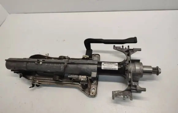 BMW 1 E81 E87 Steering wheel axle 831401084515