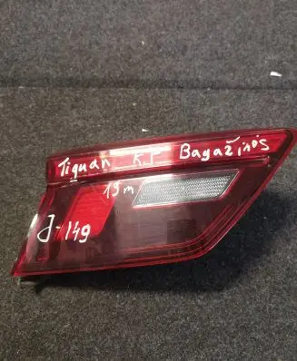 Volkswagen Tiguan Rear/tail lights 5NA945093F 00003418 2SA01252001