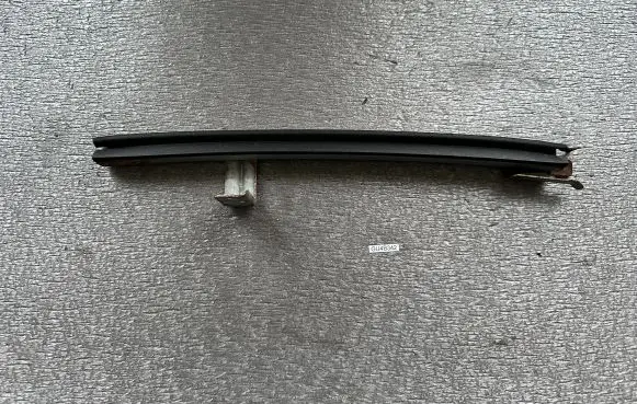 Nissan Patrol Y61 Rubber seal rear door window/glass 82215VB000