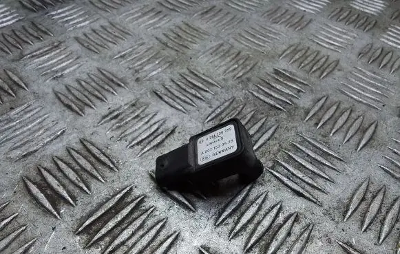 Mercedes-Benz C W204 Air pressure sensor 0261230259 A0071530528