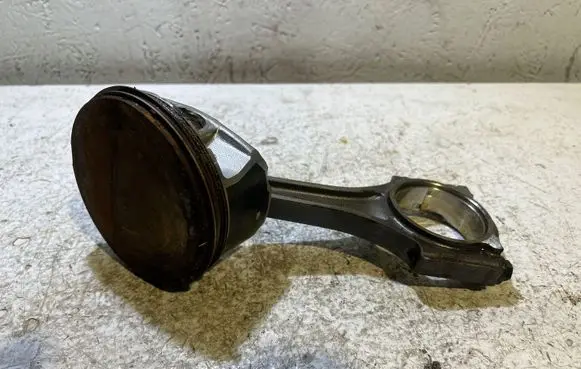 Dodge Challenger Piston with connecting rod