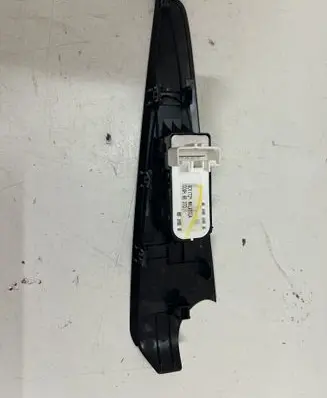 Mazda 2 Electric window control switch D23N685L1 D09H66370