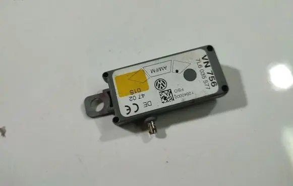 Volkswagen Touareg I Antenna control unit 7L6035577