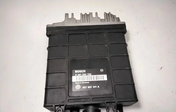 Volkswagen Golf III Engine control unit/module 357907311A 0261200752
