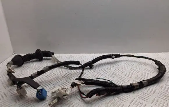 Toyota Verso Front door wiring loom 821510F070 821510F070B