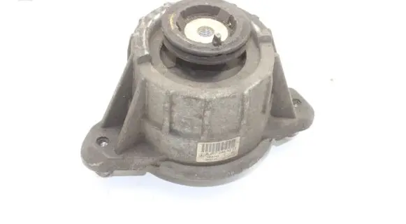 Mercedes-Benz E A207 Engine mount bracket A2072400317