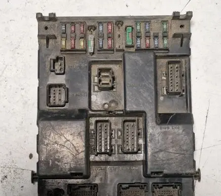 Peugeot 307 Fuse module 9651197580 9651196880A A000437799