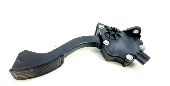 Toyota RAV 4 (XA30) Accelerator throttle pedal 7811042011