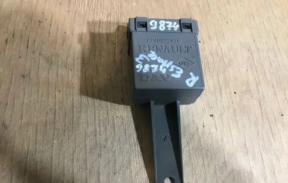 Renault Espace III Door control unit/module 7700822928