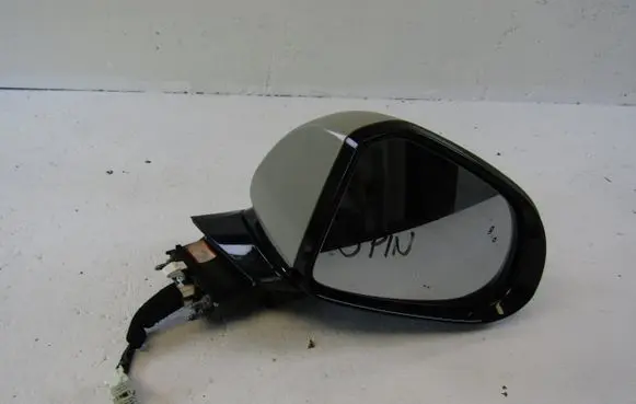 Hyundai Santa Fe Front door electric wing mirror 049812
