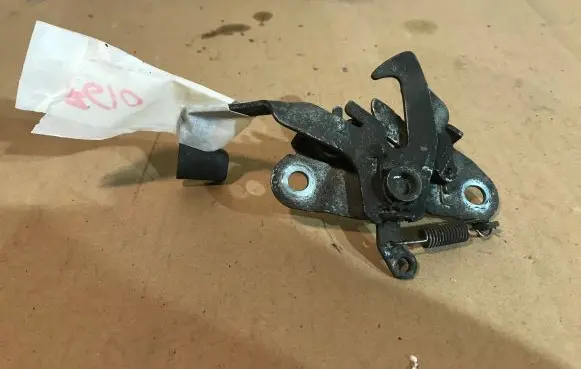Peugeot 107 Engine bonnet/hood lock/catch