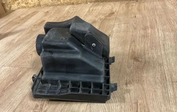 Nissan Micra Air filter box cover 