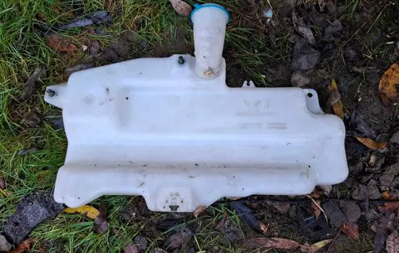 Suzuki Ignis Windshield washer fluid reservoir/tank 3883080G0