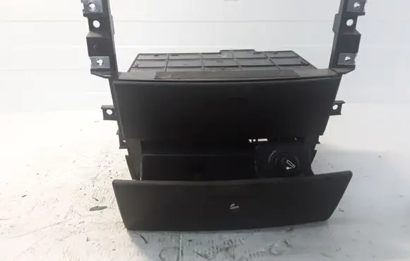 KIA Sorento Glove box 845703E000