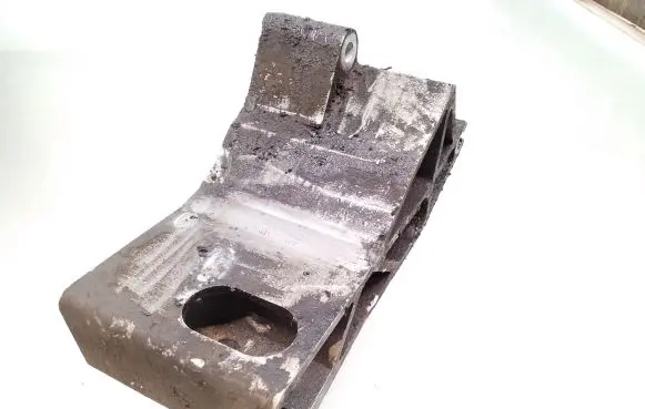 Volvo S60 Engine mounting bracket 8649970