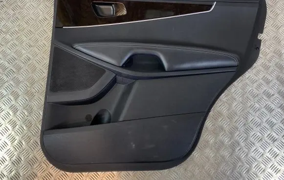 KIA Sorento Rear door card panel trim