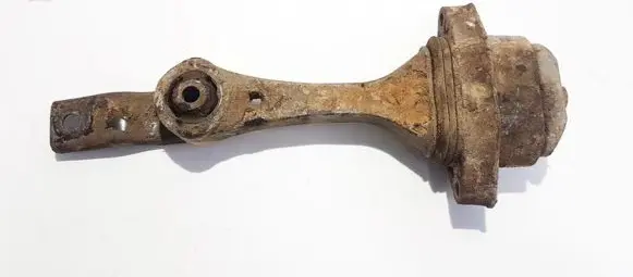 Volkswagen Golf IV Engine mount bracket