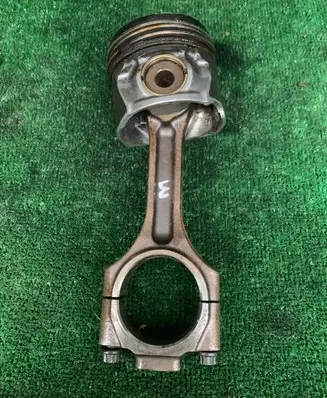 KIA Ceed Piston with connecting rod