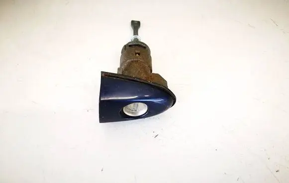Hyundai Santa Fe Front door lock (next to the handle) 