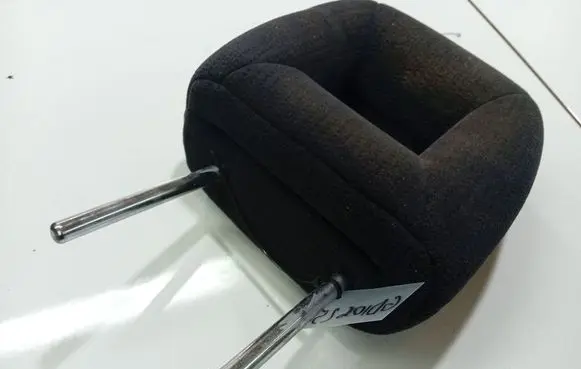 Honda FR-V Front seat headrest 
