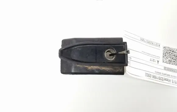 Mercedes-Benz S W220 Front bumper mounting bracket A2208800030