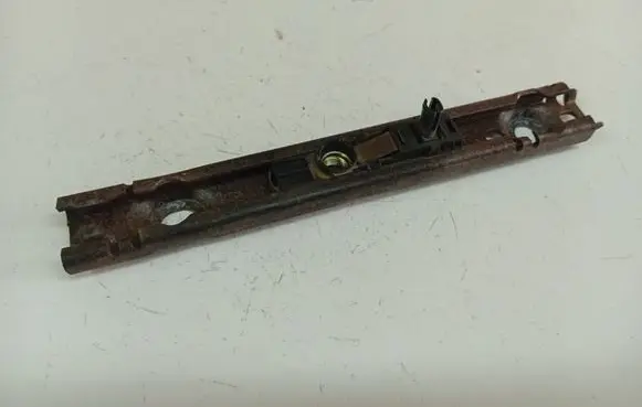 Renault Scenic I Seat belt adjustment rail 00061198