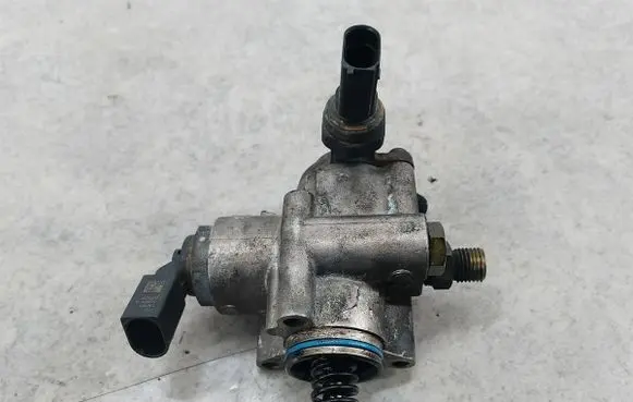 Audi A6 S6 C6 4F Fuel injection high pressure pump 06F127025F