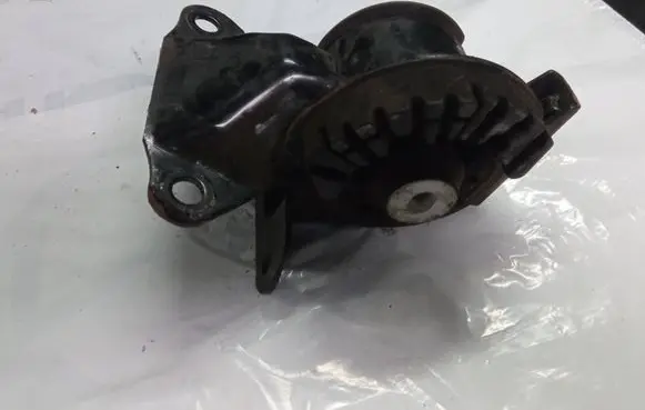 Mazda CX-9 Engine mount bracket TD1139070C