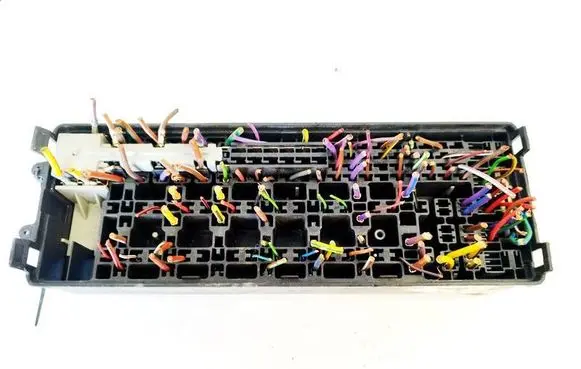 Land Rover Discovery 3 - LR3 Fuse box set 301047500 2043350188