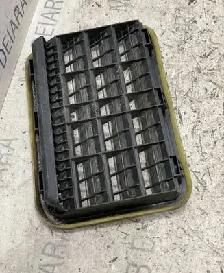 Porsche Cayenne (92A) Quarter panel pressure vent 7P2819181A