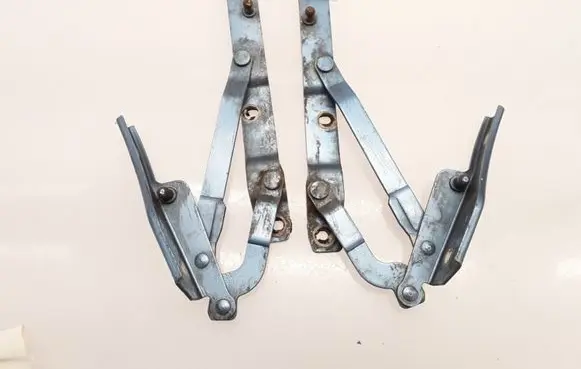 Peugeot 406 Tailgate/trunk/boot hinge 12425