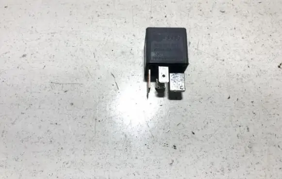 Audi A4 S4 B6 8E 8H Other relay 8d0951253 v23134j52x300