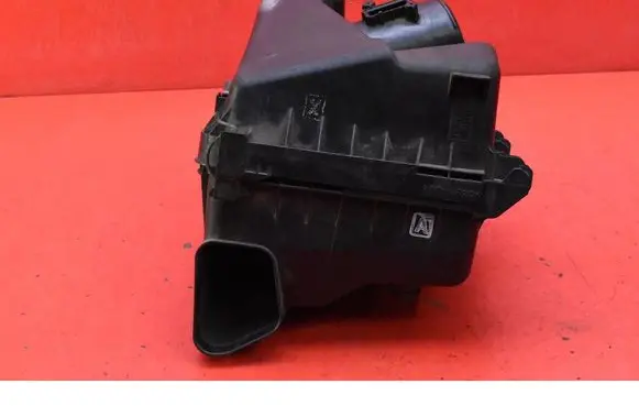 Toyota Verso-S Air filter box 0R05