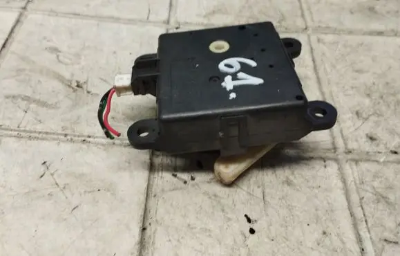 Nissan Primera Air flap motor/actuator 3T05030820 030223