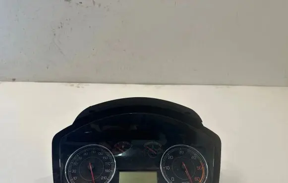 Speedometer (instrument cluster)