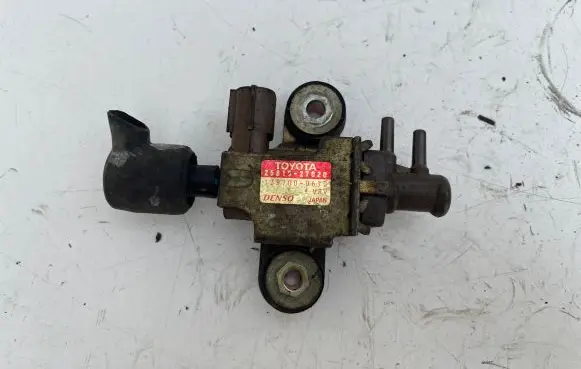 Toyota Corolla Verso E121 Turbo solenoid valve 2581927020