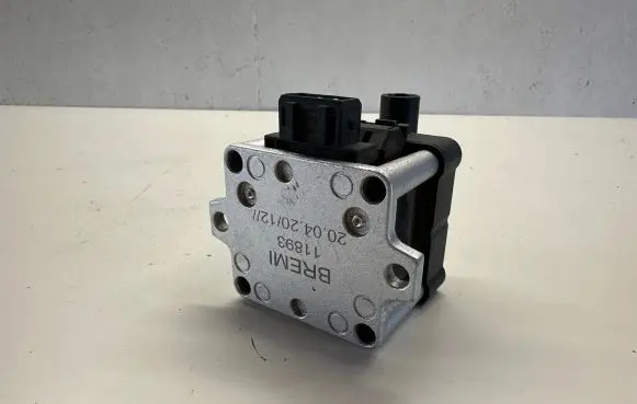 Volkswagen Golf III Combustion relay 3113541