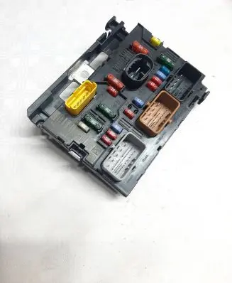 Peugeot 207 Fuse module 9661708180
