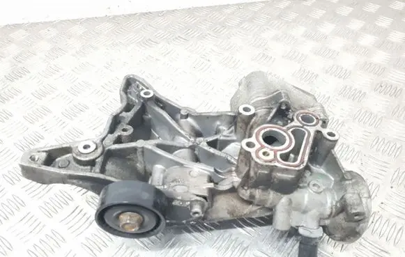 Seat Leon (1P) Oil filter mounting bracket 06J903143