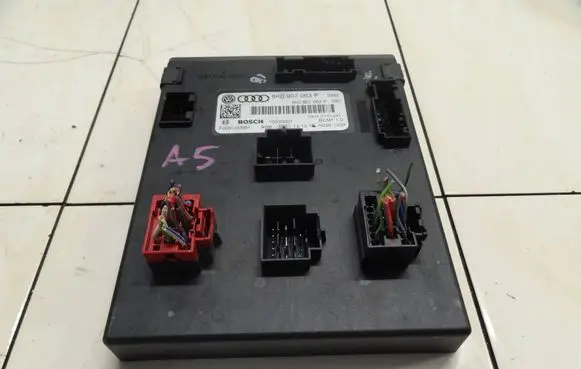 Audi A5 8T 8F Comfort/convenience module 8K0907063P
