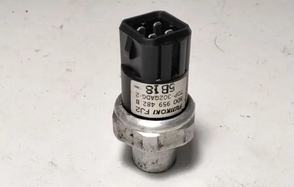 Volkswagen PASSAT B5 Air conditioning (A/C) pressure sensor 8D0959482B 302QAD
