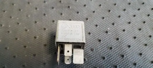 Volkswagen PASSAT B5 Other relay 8D0951253 V23134-J52-X300