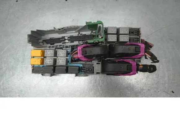 Opel Corsa C Central body control module 