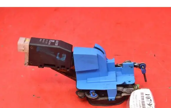 Opel Omega B2 Front door lock 90493702