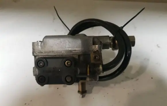Renault Scenic I Fuel injection high pressure pump 2464463303 0460414993