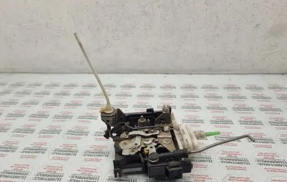 Audi A8 S8 D2 4D Front door lock 4D1837015A