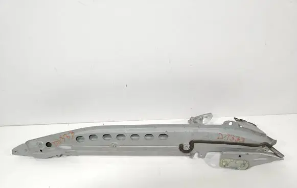 Porsche Cayenne (9Y0 9Y3) Fender mounting bracket 7L5823302
