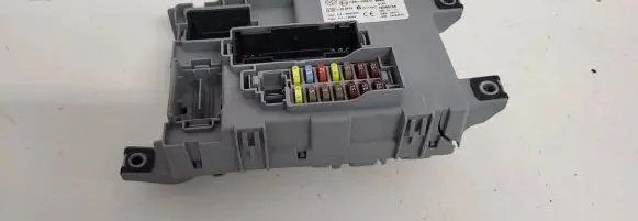 Fiat Doblo Fuse module 00519383540 28385758 116RI000674