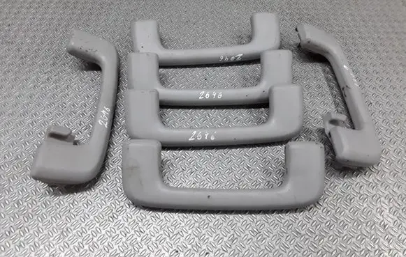 Mitsubishi Grandis A set of handles for the ceiling 