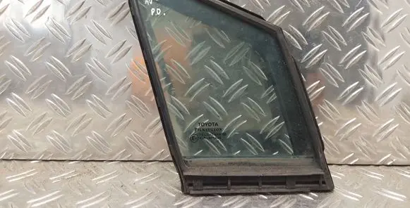Toyota Avensis T270 Front door vent window glass four-door 43R001605